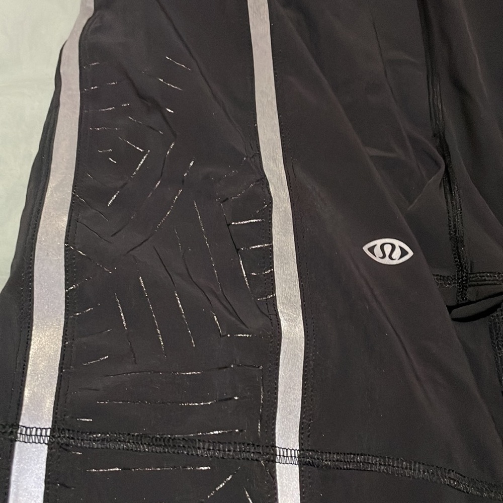 Medium men’s lululemon run response shorts - Picture 7 of 7